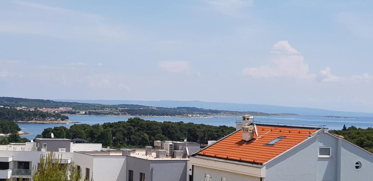 Bentley - Sea-View - 2 Bedroom Apartment Premantura Exterior foto